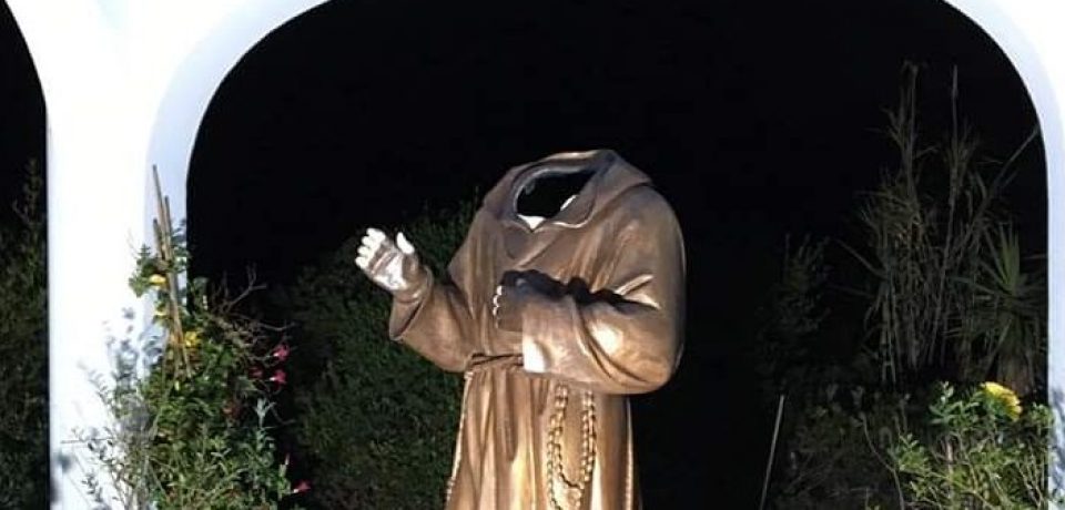 Ponza / Atto vandalico e sacrilego: decapitata la statua di Padre Pio