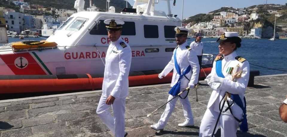 Ponza / Guardia Costiera, cambio al vertice: il nuovo comandante è il Tenente di Vascello Diego Baglivo