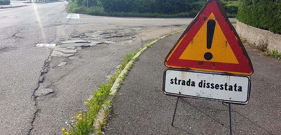 Formia / Strade dissestate e pericolose, le proteste dei commercianti