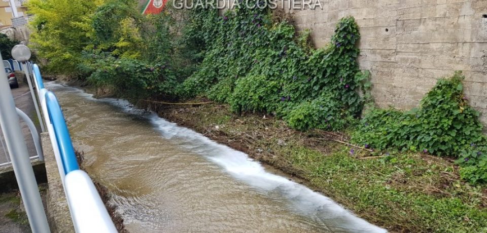 Formia / Operai sorpresi a scaricare materiale di scarto nel canale Rio Fresco: 3 denunciati