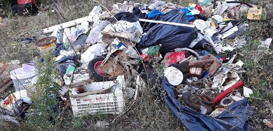 Itri / Discarica abusiva in località Valle del Liri, sanzionato il responsabile