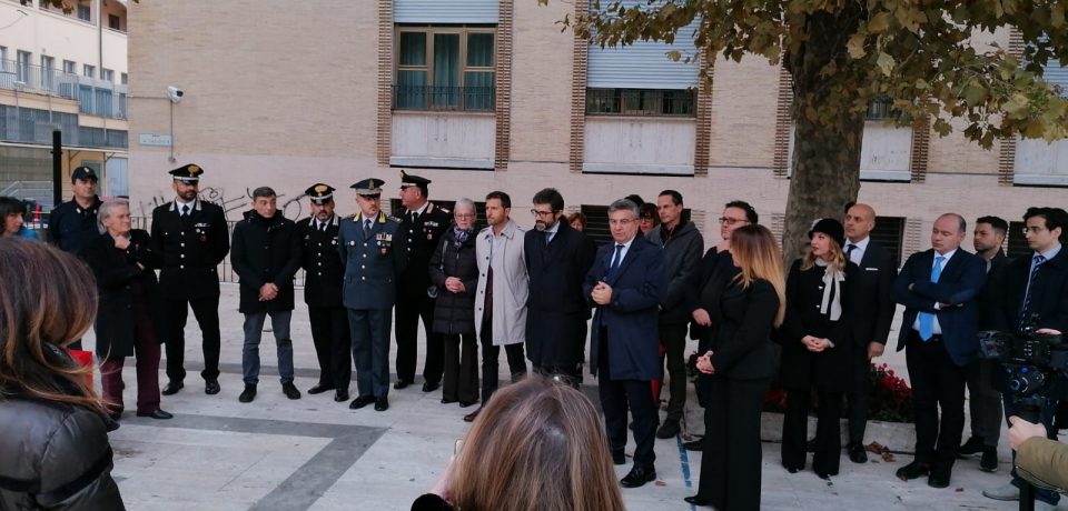 Cassino / Inaugurate due Panchine Rosse dedicate a bambini e donne vittime di violenza