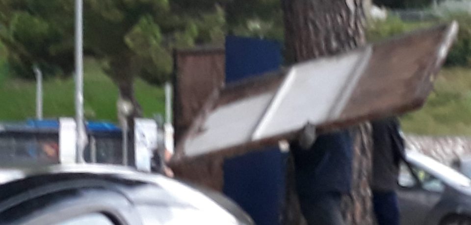 Formia / Totem pubblicitari abusivi, ordinata la rimozione