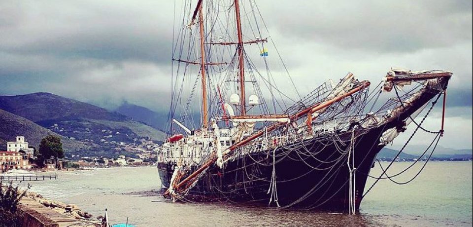 Gaeta / Messo in sicurezza il veliero “La signora del vento”