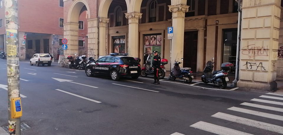 Cade dal terzo piano di un palazzo di Bologna, salva per miracolo studentessa di Gaeta