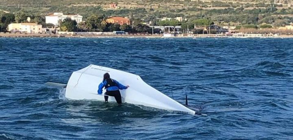 Velisti in difficoltà per il mare mosso e il forte vento, soccorsi dalla Guardia Costiera di Gaeta