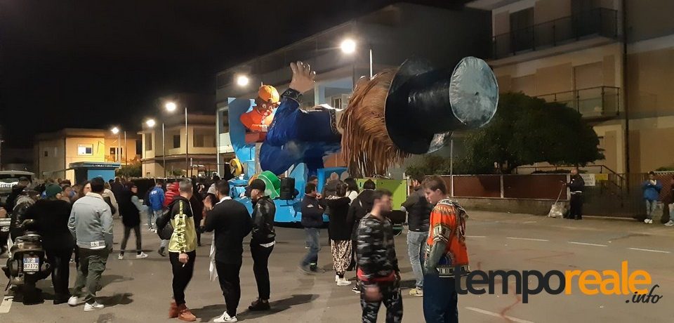 Scauri / Ragazzo caduto dal carro di Carnevale, operato al San Camillo