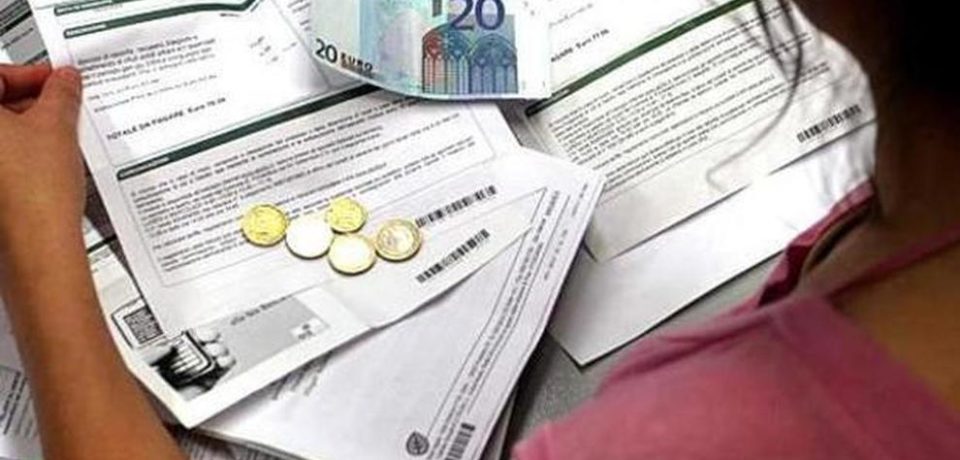 Coronavirus, Confconsumatori: “Misure economiche insufficienti per le famiglie”