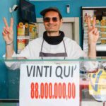 il titolare della ricevitoria esulta per il Sei al Superenalotto