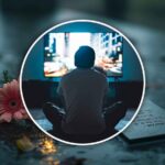 Persona di spalle che guarda la tv