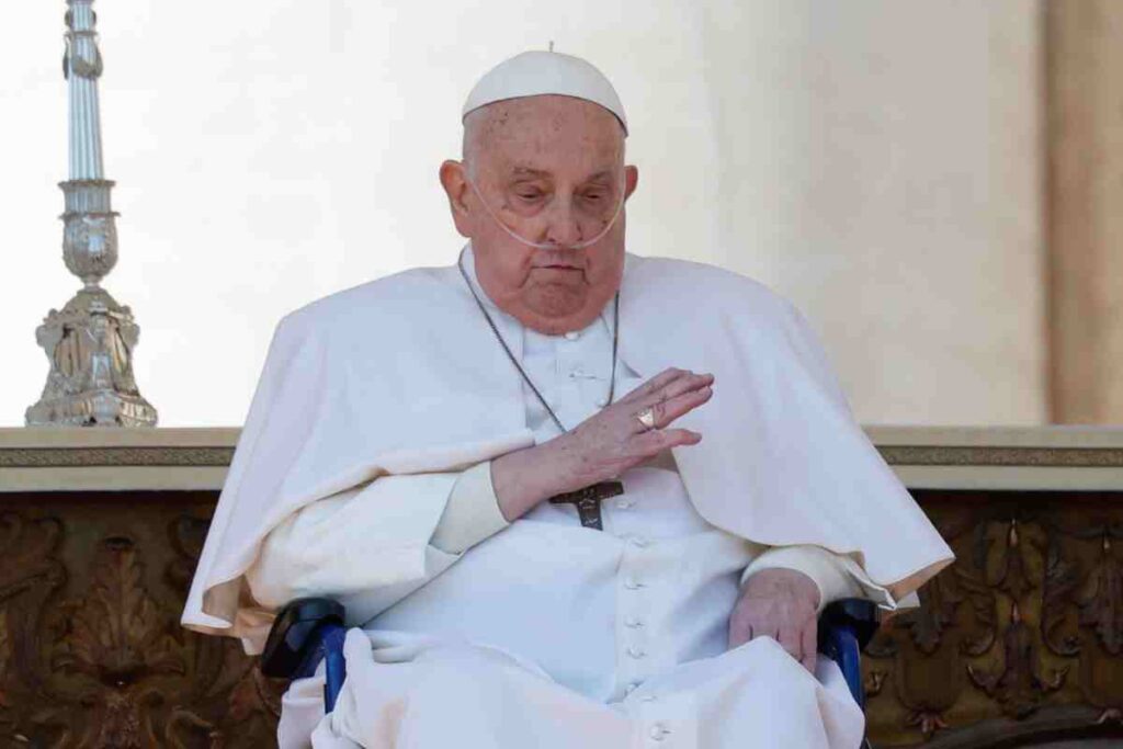 Papa Francesco serio