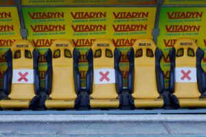 panchina stadio vuota