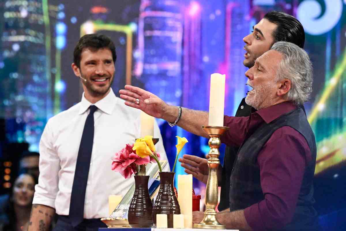 Stefano De Martino e Francesco Paolantoni in una puntata di Stasera tutto è possibile