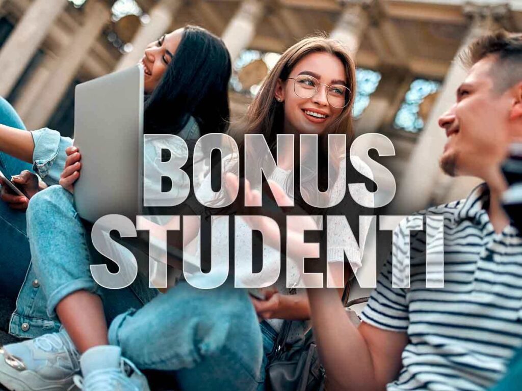 Studenti sorridenti avanti a un Pc
