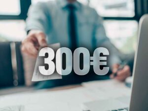 una persona e scritta 300 euro