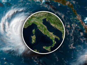 Vista dell'Italia e ciclone meteorologico