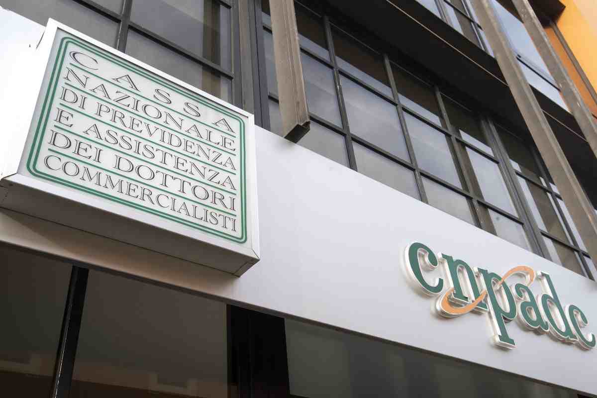 Esterno della sede della Cassa dei Dottori Commercialisti