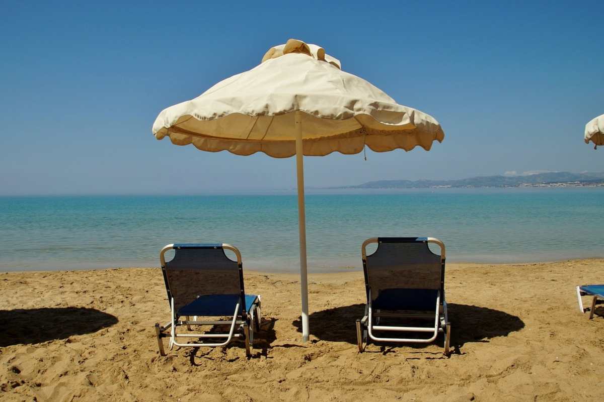 Lettini sulla spiaggia