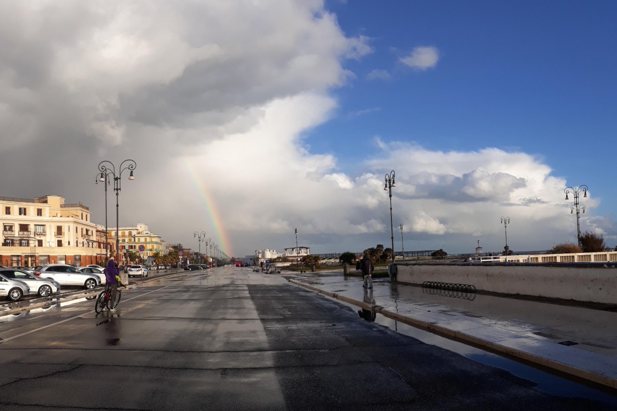 Arcobaleno sul lungomare di Ostia