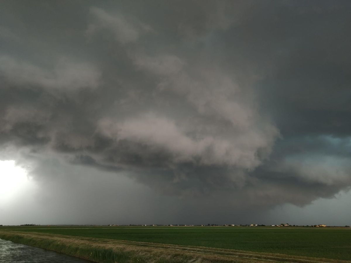 Cielo minaccioso con nuvole scure