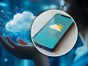 Schermata di un telefono in cui appare una nuvola con goffe d'acqua e sullo sfondo il sole
