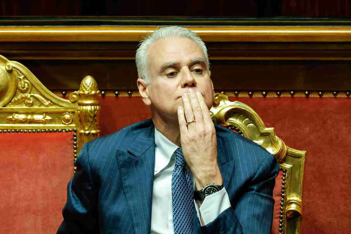 Paolo Zangrillo in Parlamento ascolta le domane al "question time"