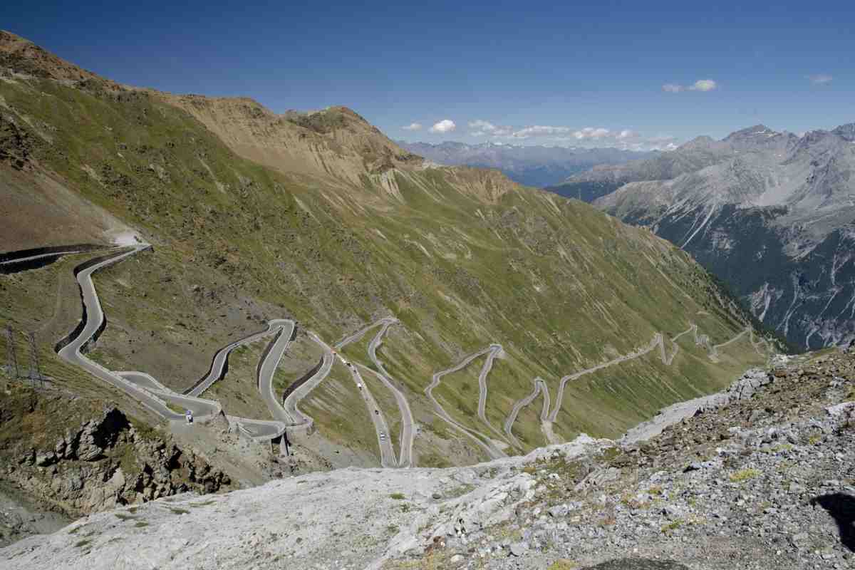 Vista della strada che porta al Passo dello Stelvio