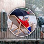 Ombrello sulla spiaggia, pioggia forte