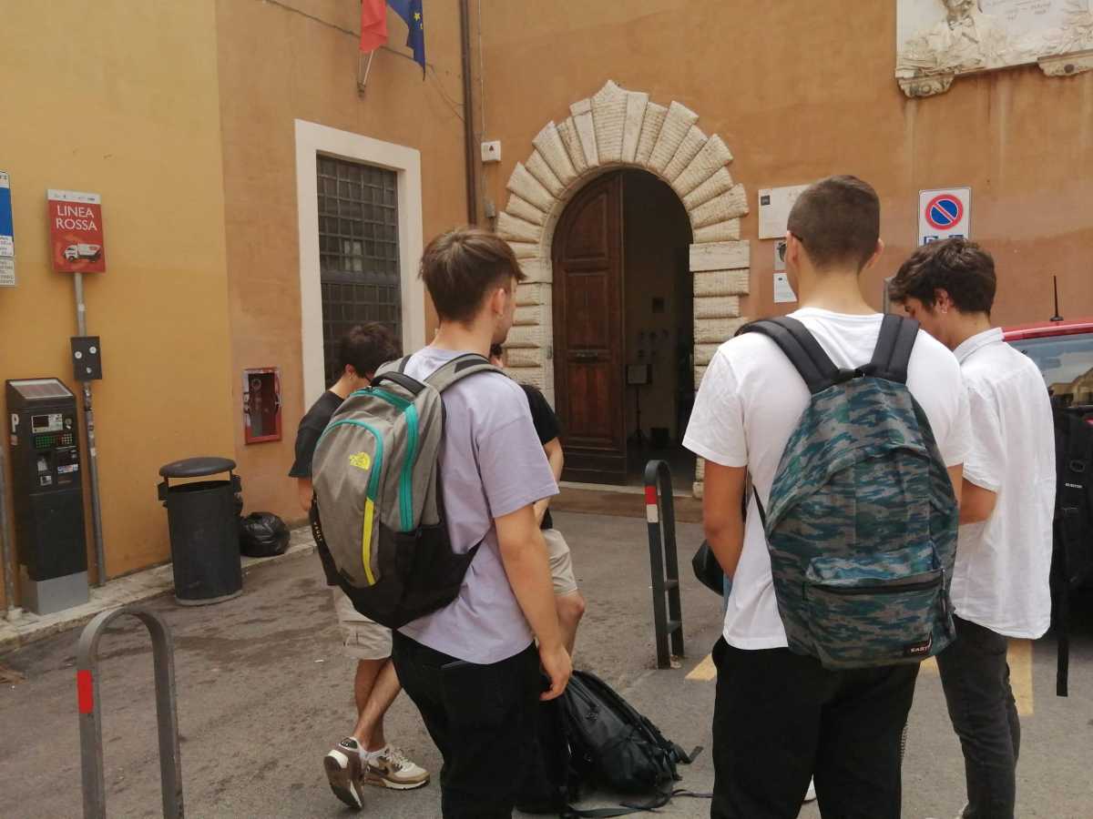 Il 29 maggio tutti a casa, decisione ufficiale: niente scuola per gli studenti Il 29 maggio tutti a casa, decisione ufficiale: niente scuola per gli studenti
