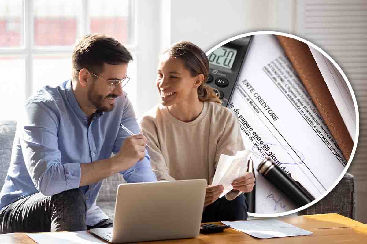 due persone sedute davanti un pc