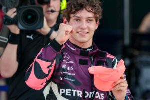 Andrea Antonelli esulta dopo la pole a Miami