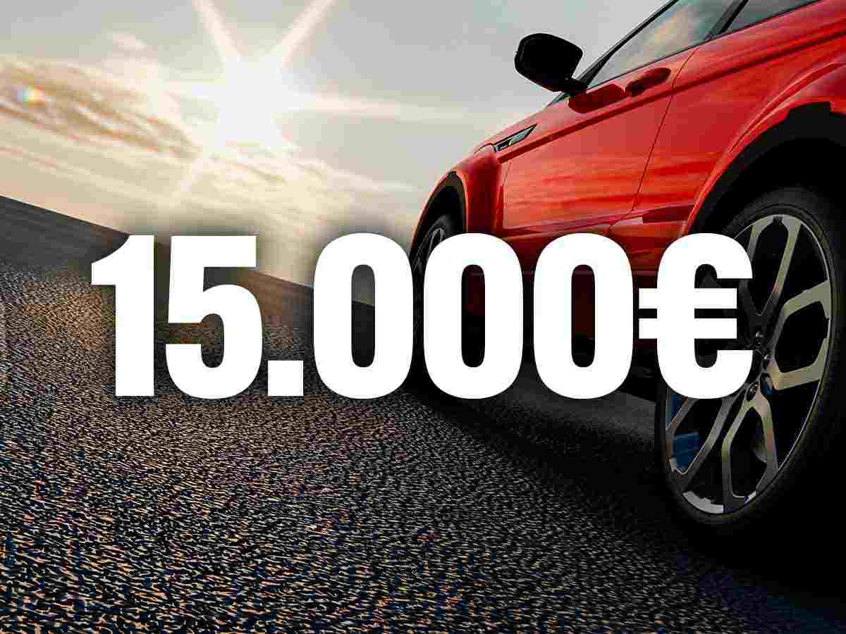 scritta 15.000€ con dietro un'auto