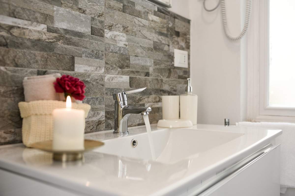 Altro che spray chimici: c’è un ingrediente che renderà profumatissimo il tuo bagno Altro che spray chimici: c’è un ingrediente che renderà profumatissimo il tuo bagno