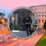 vigile urbano di spalle con il Colosseo sullo sfondo