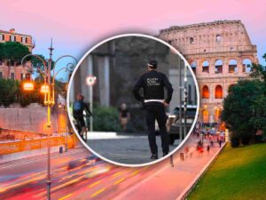 vigile urbano di spalle con il Colosseo sullo sfondo