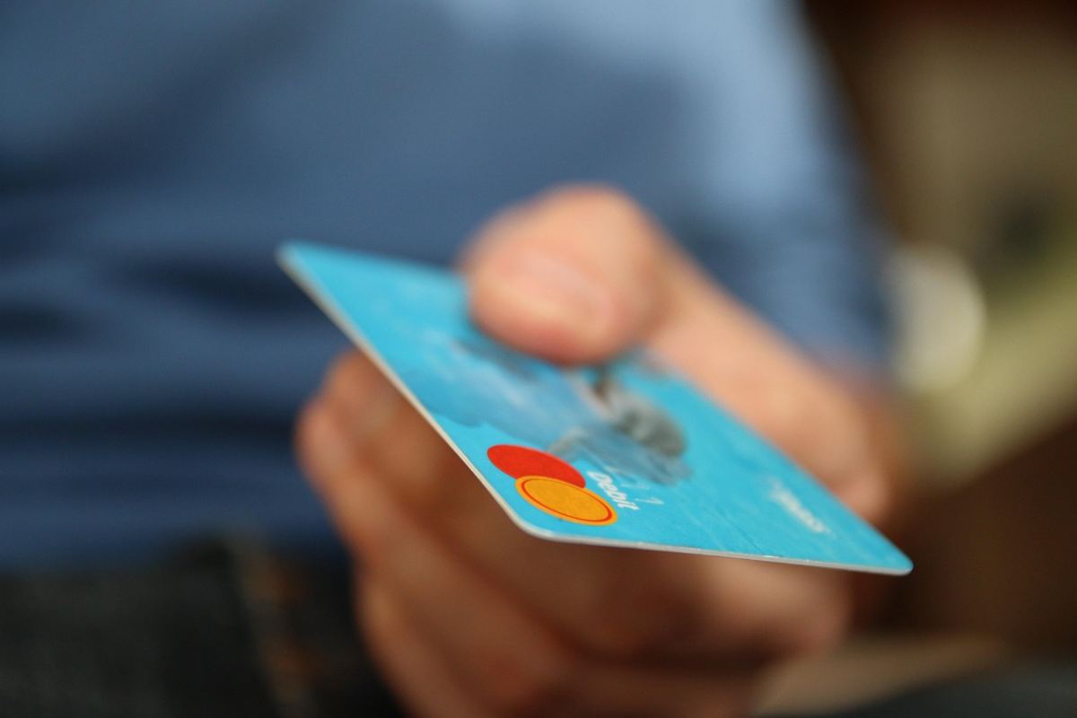 Usi sempre la carta di credito per pagare? Ecco 5 acquisti da non fare assolutamente Usi sempre la carta di credito per pagare? Ecco 5 acquisti da non fare assolutamente