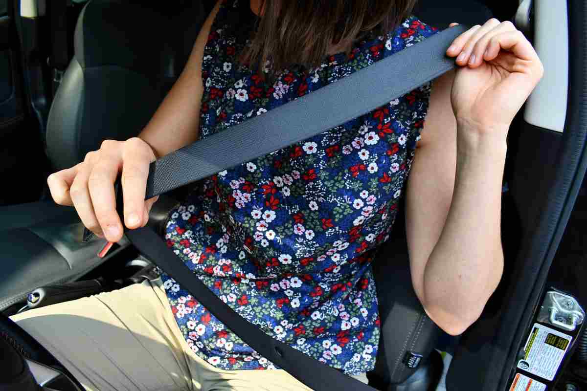 cintura sicurezza auto