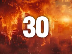 Scritta 30 sopra una città in fiamme