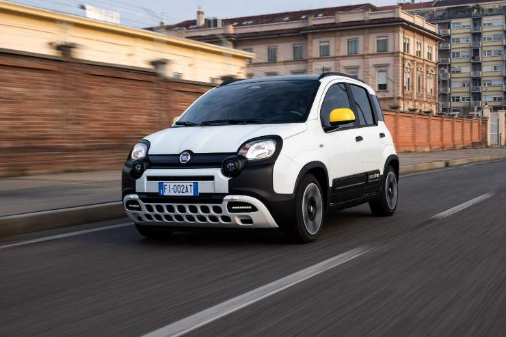 una Fiat Panda in strada