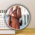 donna con il cappotto e calendario