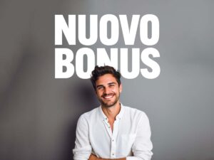 scritta nuovo bonus e un ragazzo che sorride