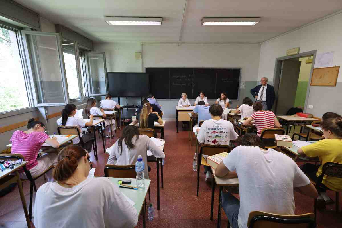 studenti a lezione in classe