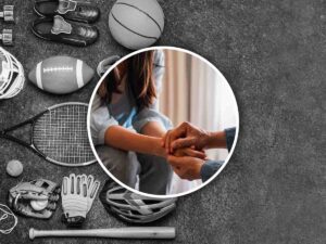due persone che si stringono mano e accanto segni di tanti sport