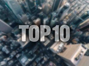 Vista di città dall'alto e scritta top 10