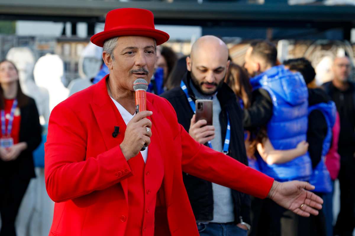 Fiorello, retroscena da pelle d’oca: scoperto un problema al cuore Fiorello, retroscena da pelle d’oca: scoperto un problema al cuore