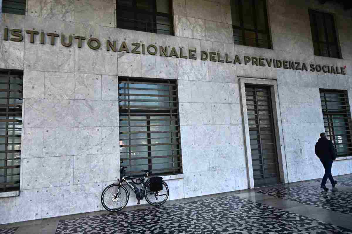 La sede Inps in piazza della Vitoria a Genova
