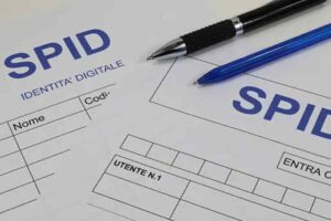 Spid con identità digitale e due penne