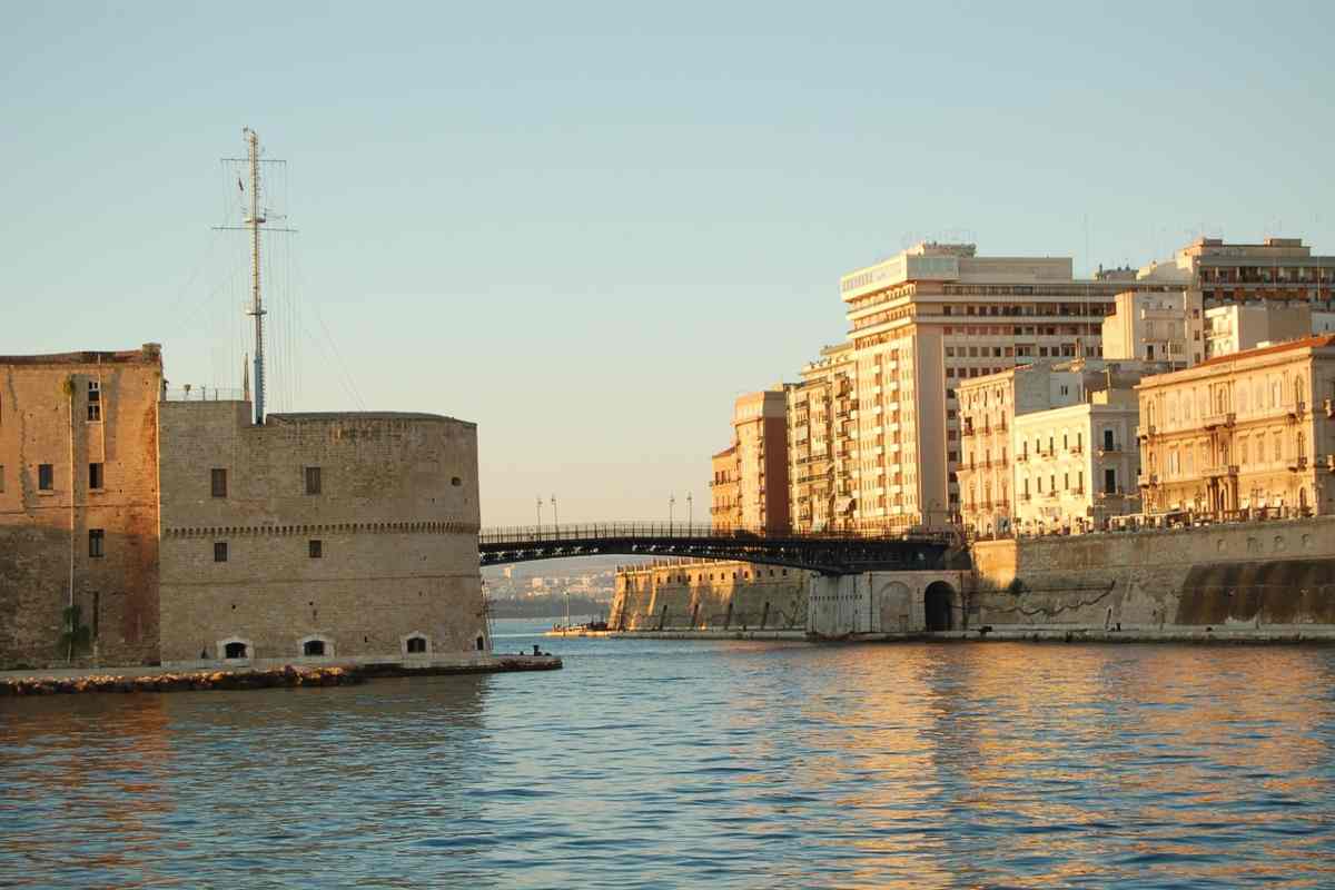 Vista della città di Taranto