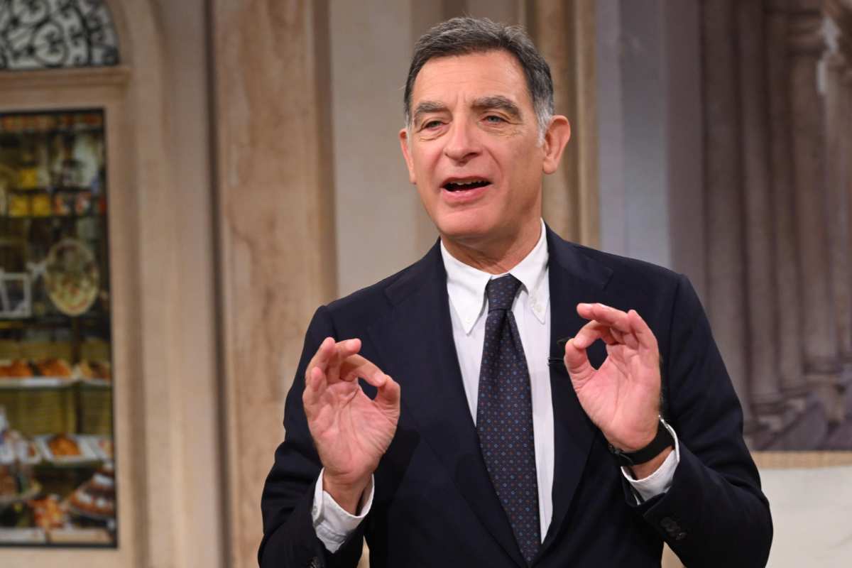 Tiberio Timperi presenta