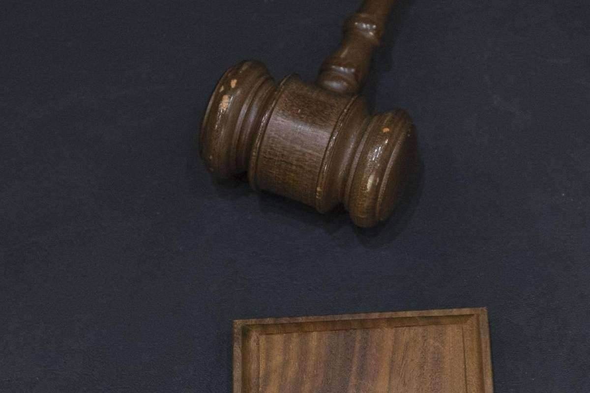 Martelletto in aula di tribunale